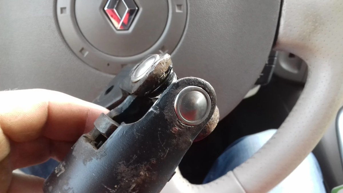 Крестовина рулевого вала Логан 1