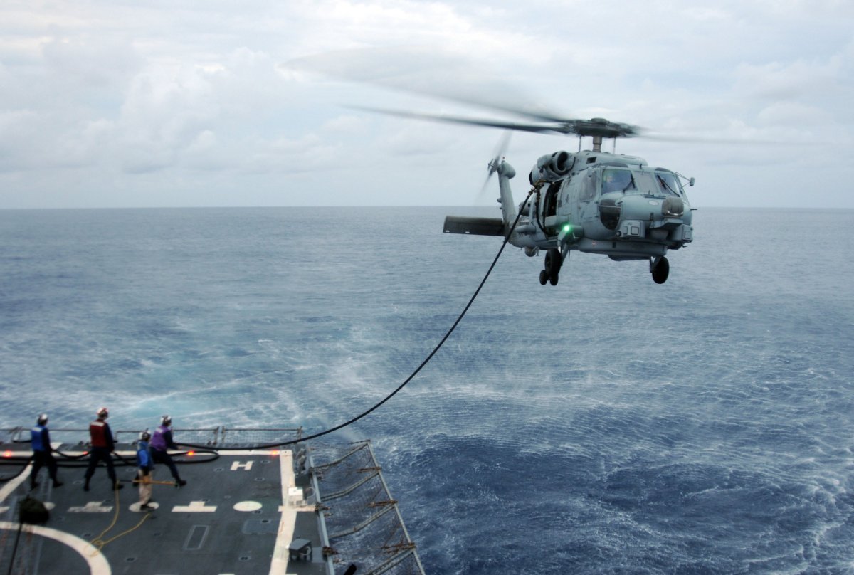 Вертолет в воздухе