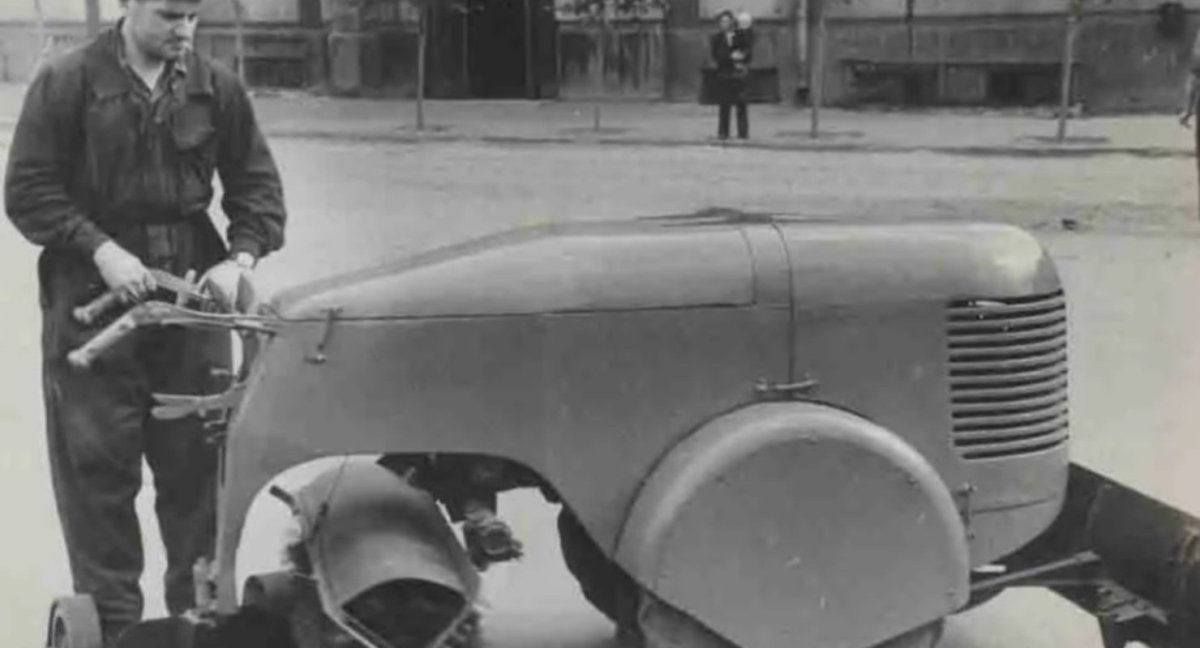 Тротуароуборочная машина т30