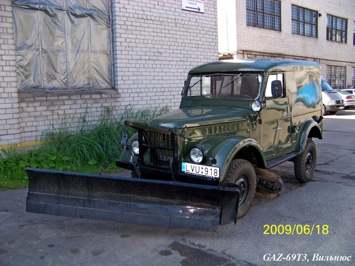 ГАЗ 69 снегоуборочный
