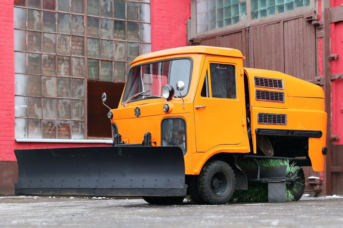 Тротуароуборочная машина тум-57