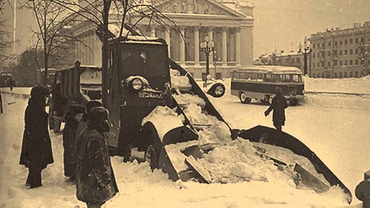 Старые снегоуборочные машины