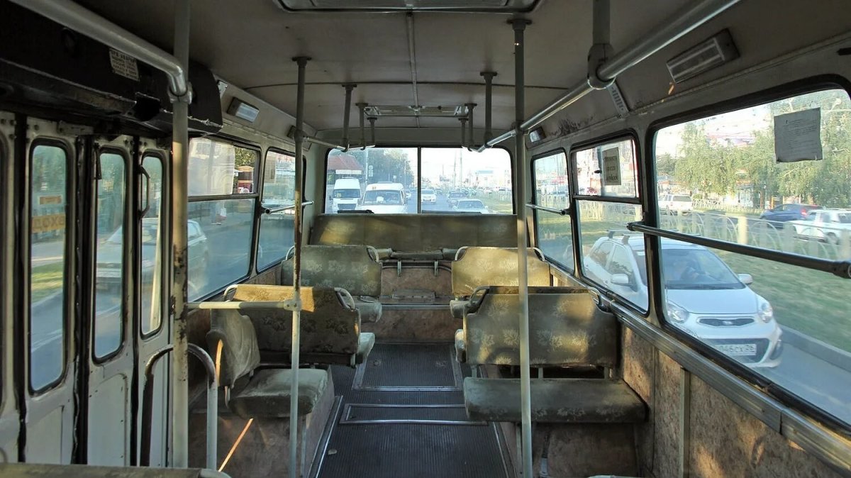 ЛАЗ 4202 салон