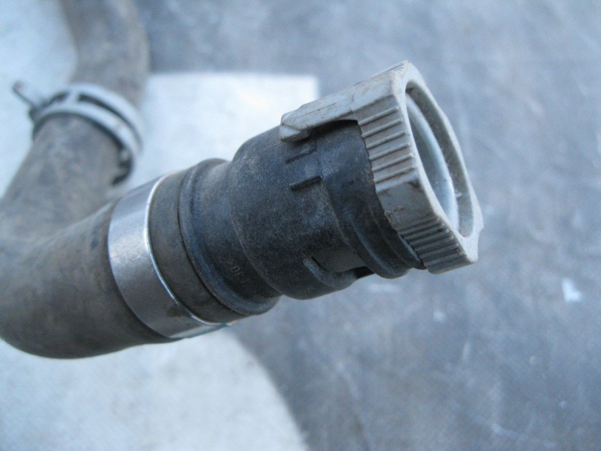 Штуцер радиатора Ford Focus 3