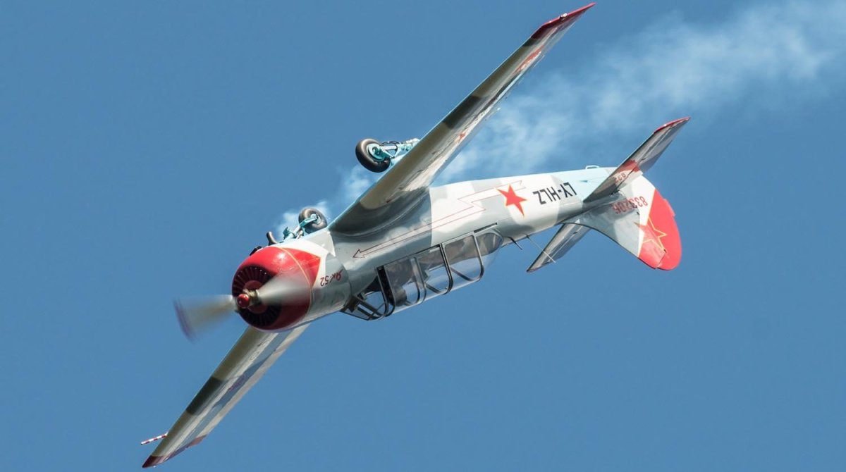 Як-52 высший пилотаж