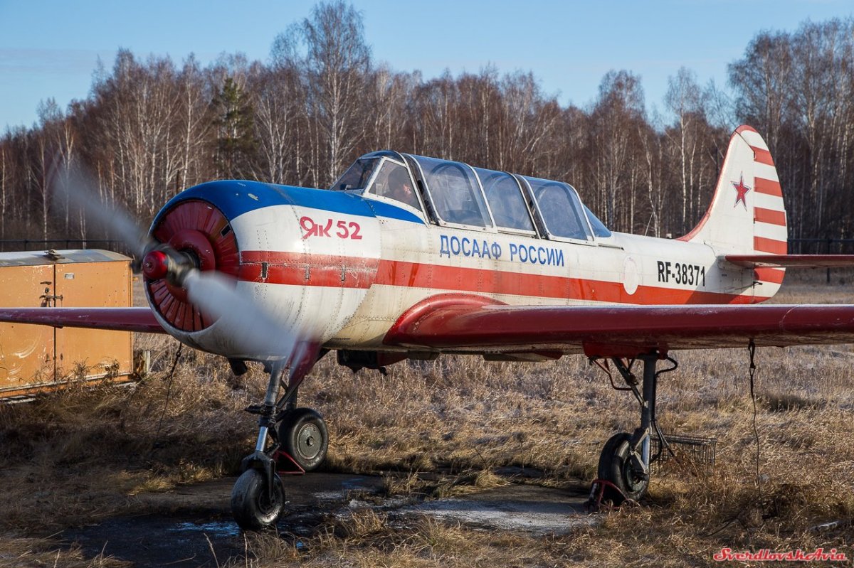 Як 52 кабина