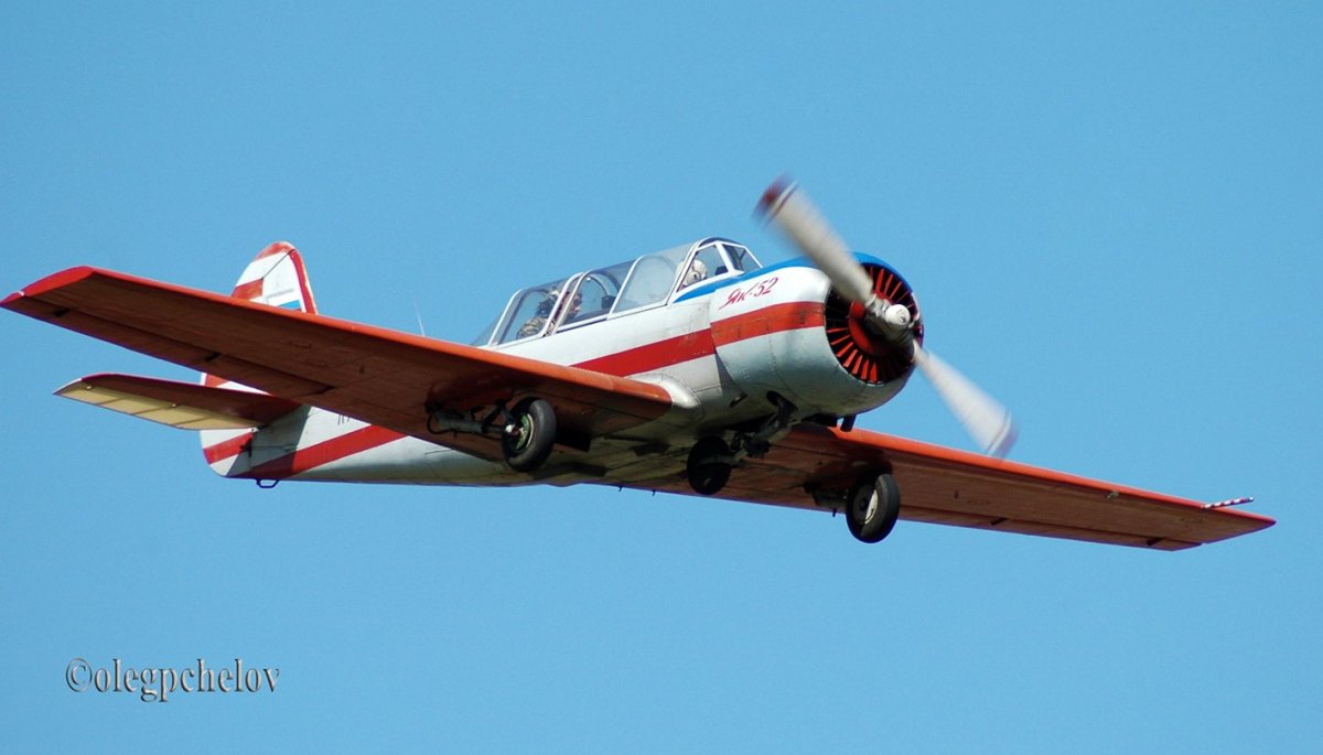 Самолет як-52