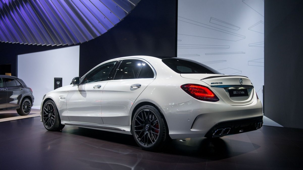 Мерседес c63 AMG 2020