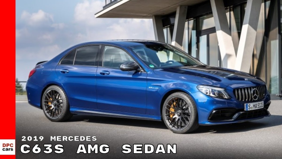 Mercedes c63 AMG седан