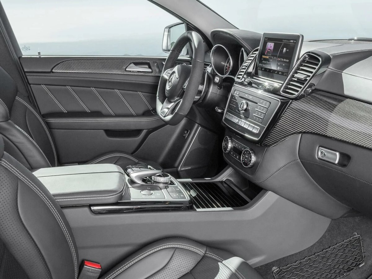 Mercedes Benz GLE 63s салон