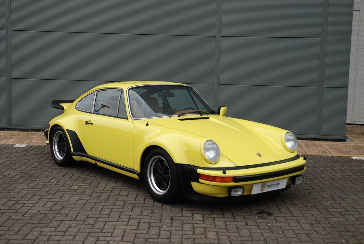 Порше 930 турбо желтый