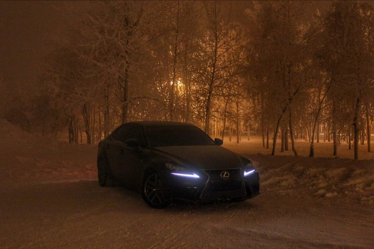 Лексус is 250 черный ночью