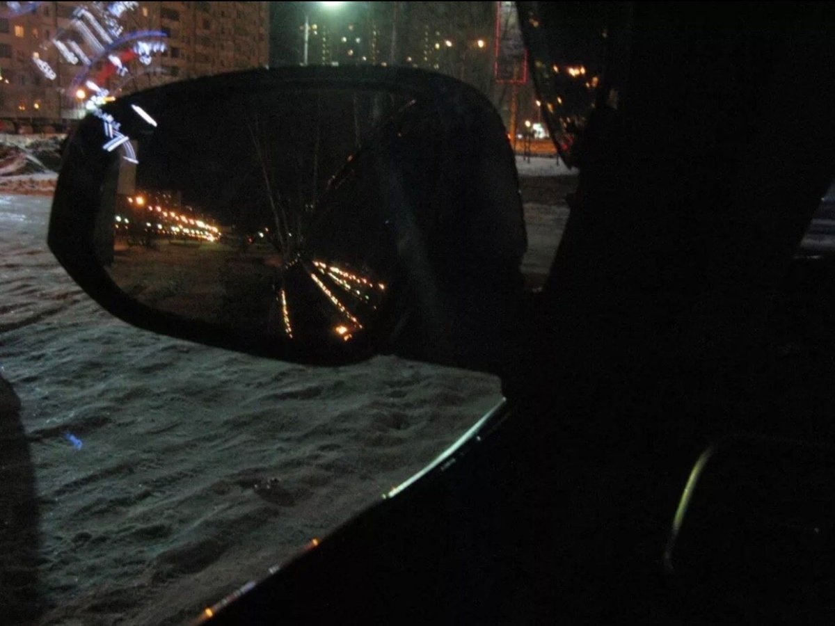 Зима из окна машины ночью