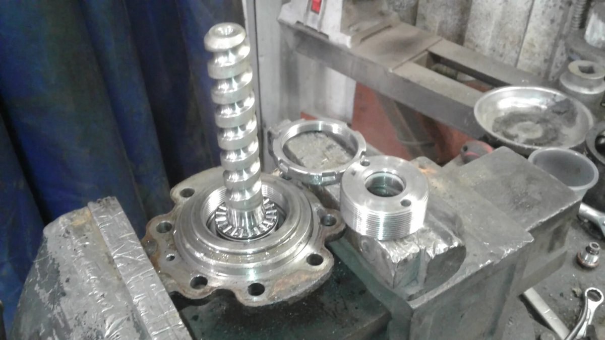 Регулировка рулевого редуктора Мерседес 190