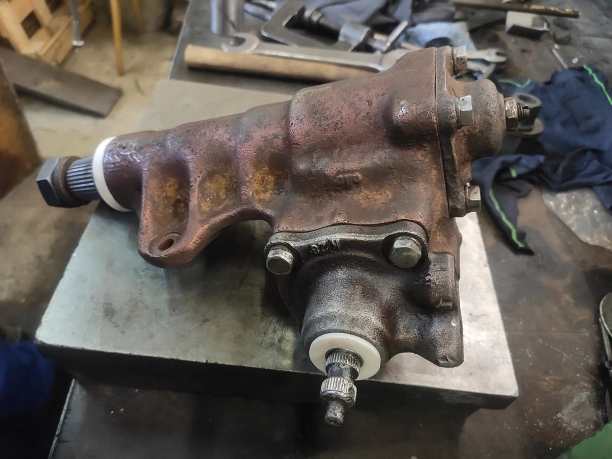 Рулевой редуктор Монтеро