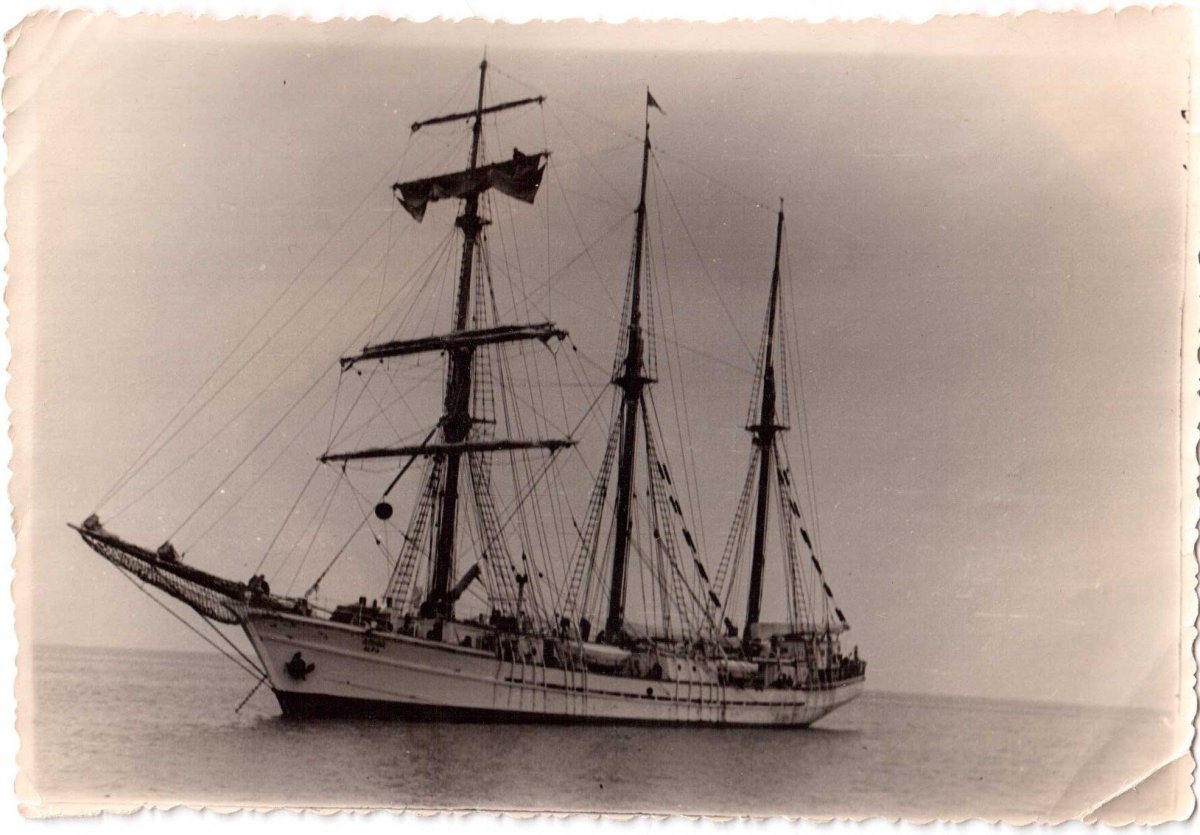 Парусно-паровой Барк «Вега»