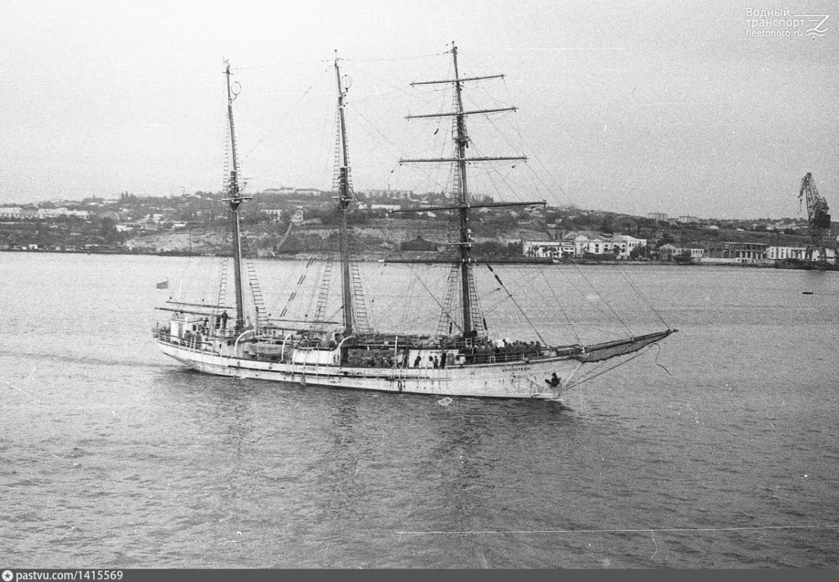 Баркентина Вега