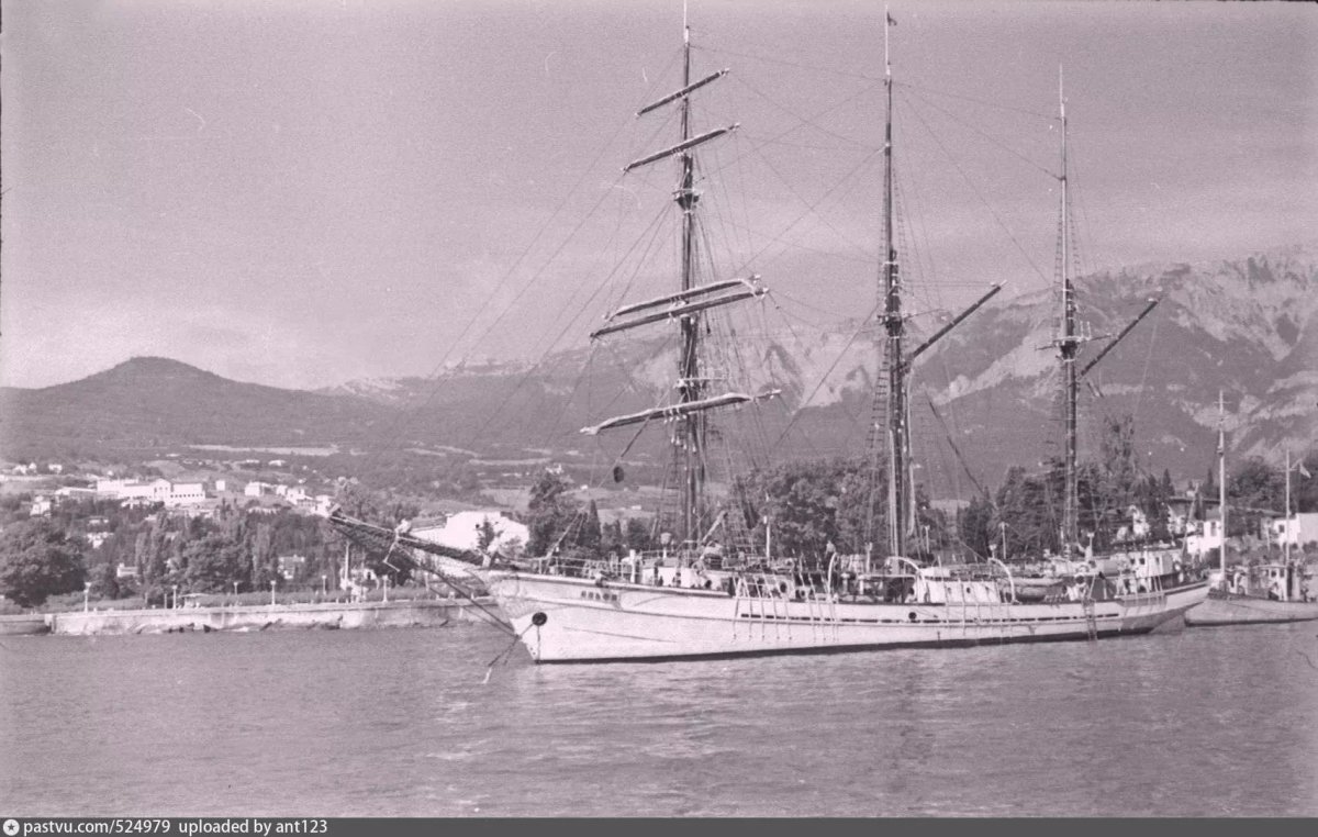 Севастополь парусник Кропоткин баркентина