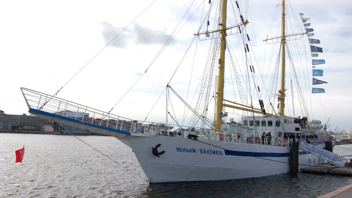 Судно Юный Балтиец СПБ