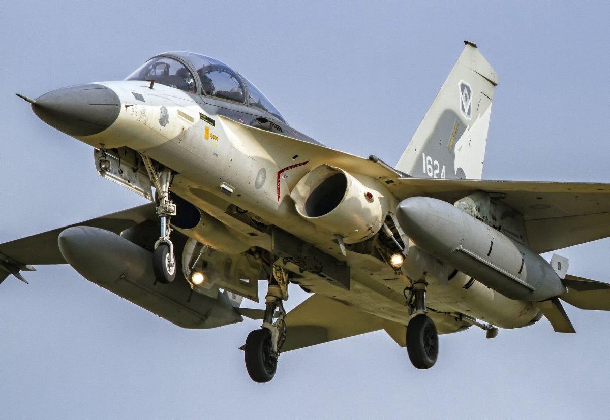 Самолет Tejas