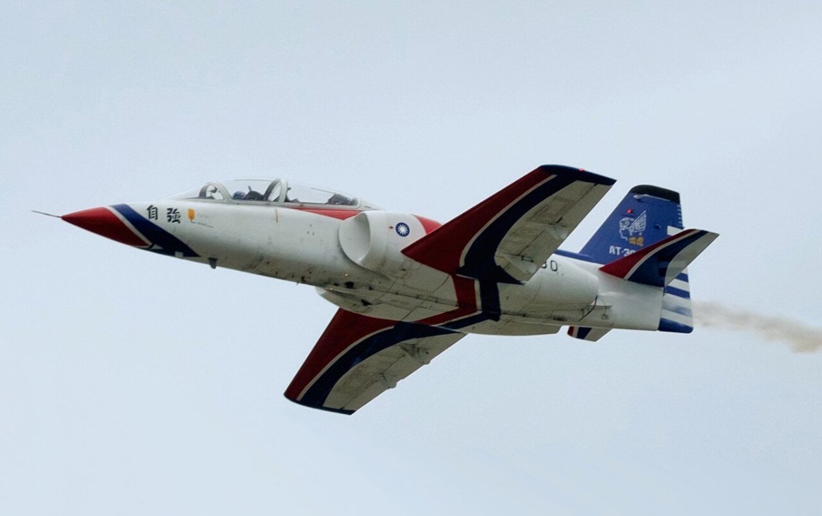 Taiwan Air Force AIDC at-3