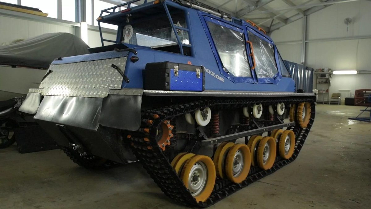 Гусеничный снегоболотоход НГТУ 2401