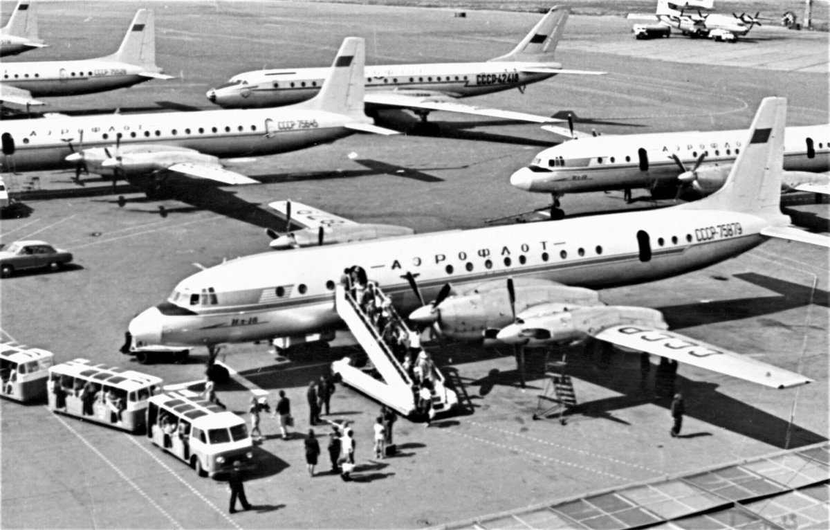 Ил-18 пассажирский самолёт