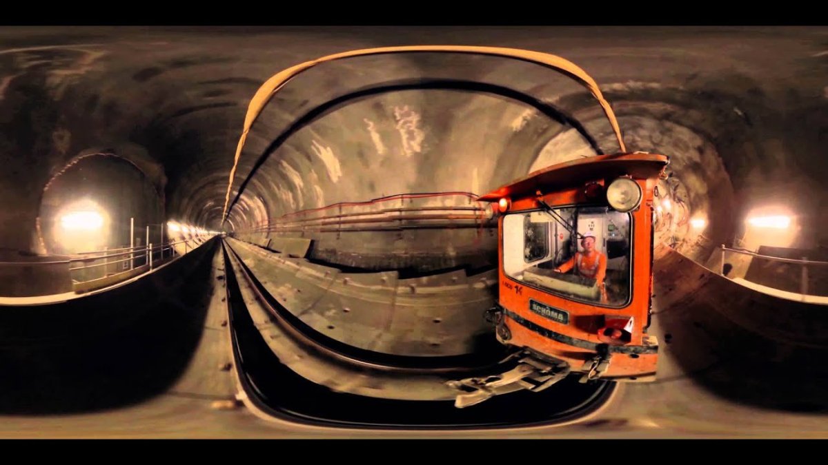 Тепловоз в тунеле фото