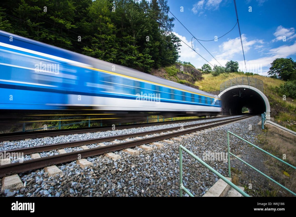 Тоннель скоростной поезд