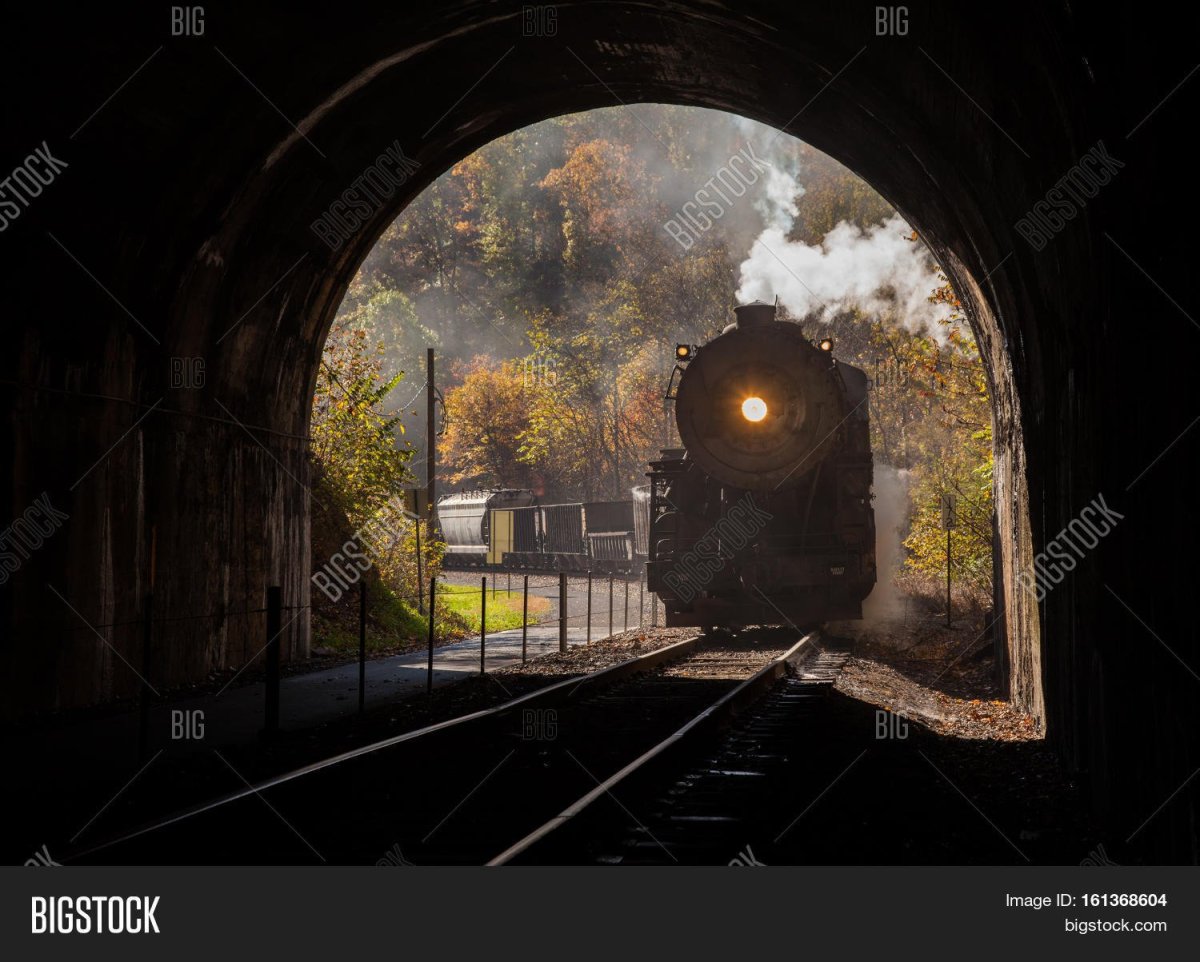 Паровоз из тоннеля