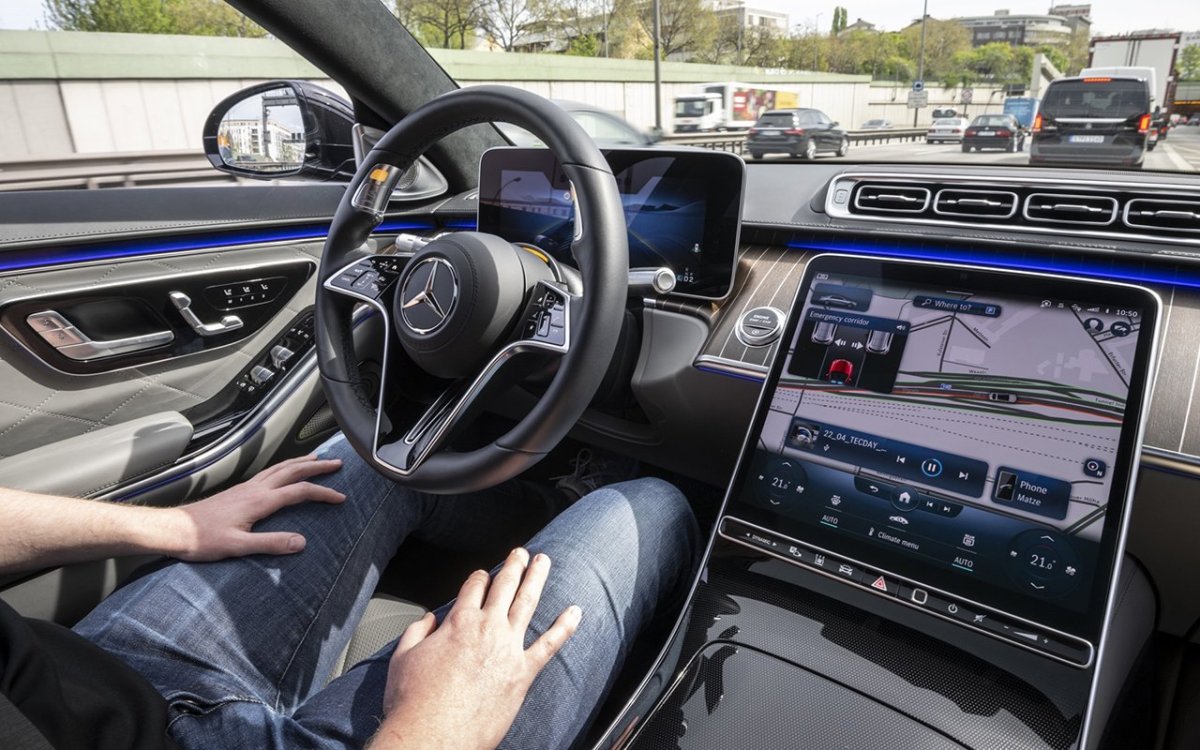 Мерседес Бенц Автопилот