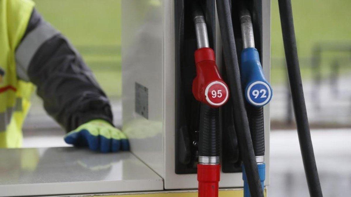 Бензин по 9 рублей