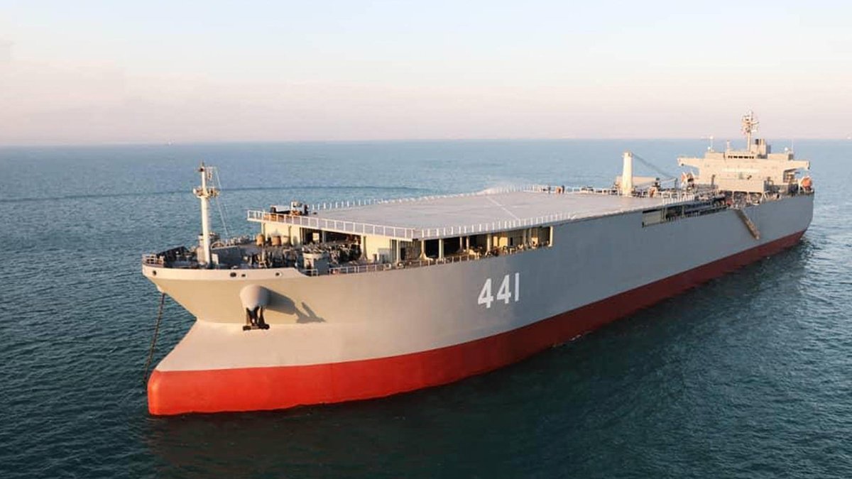 Вертолетоносец Макран Иран