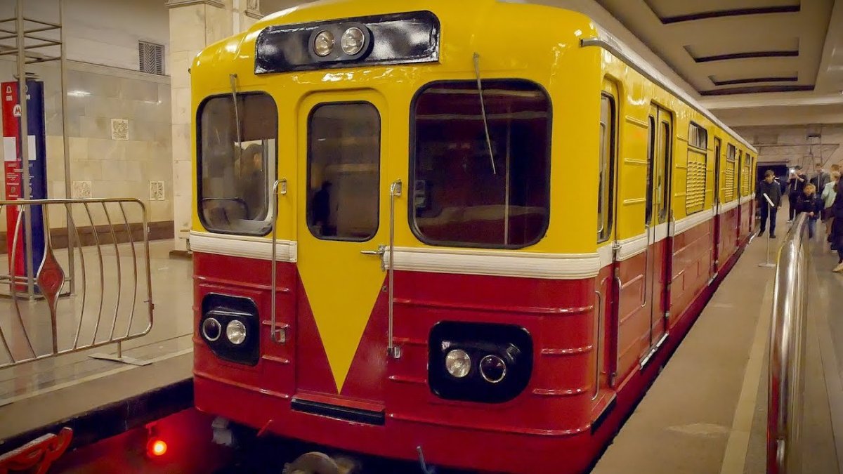Выставка ретро вагонов метро на Партизанской