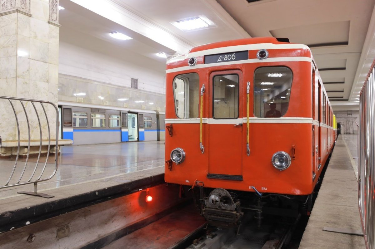 Контактно-аккумуляторный электровоз