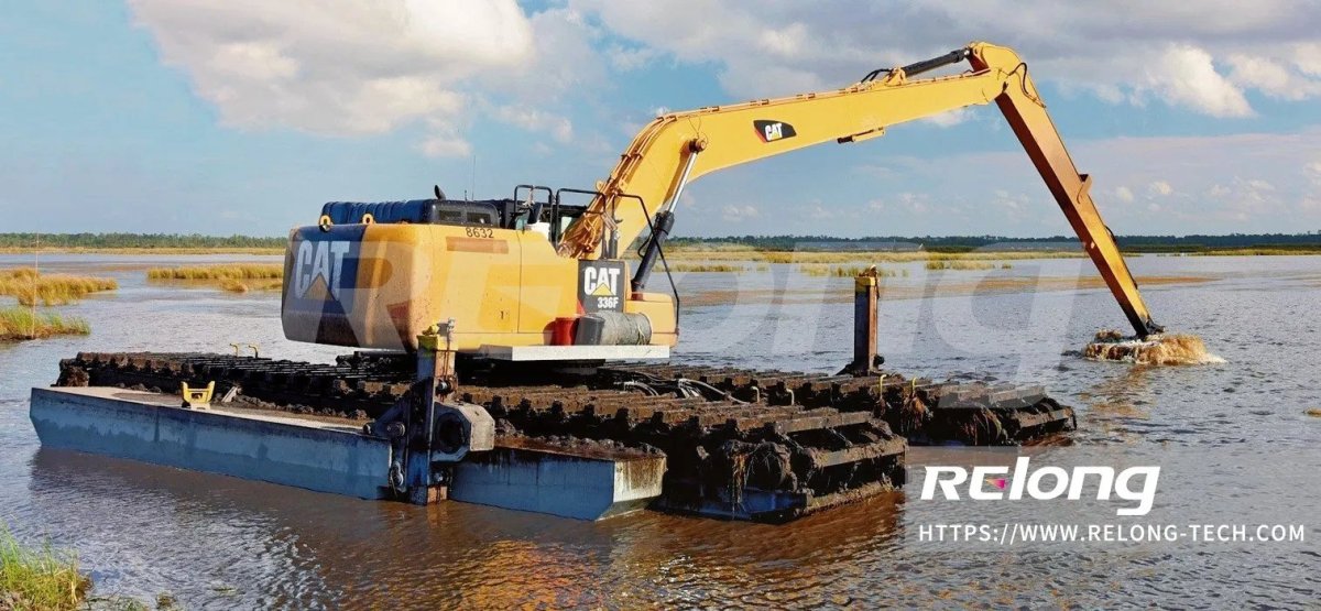 Понтонный экскаватор