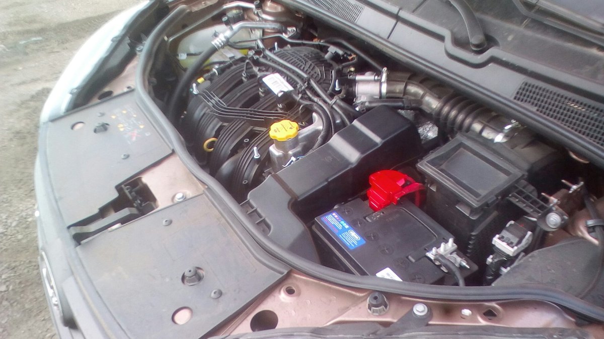 Уплотнитель капота Лада XRAY