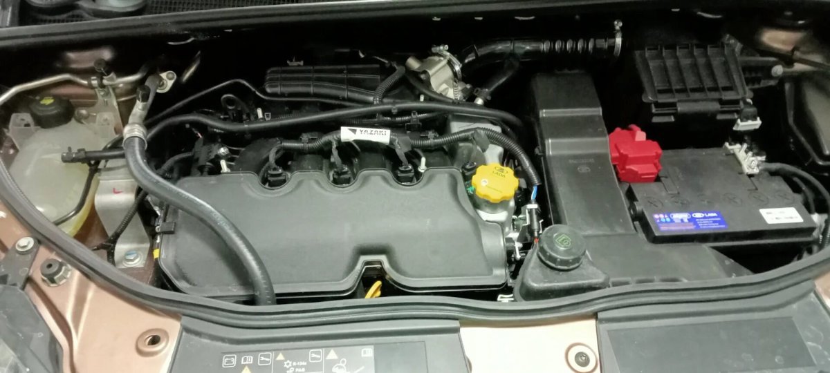 Уплотнитель капота Лада Икс Рей