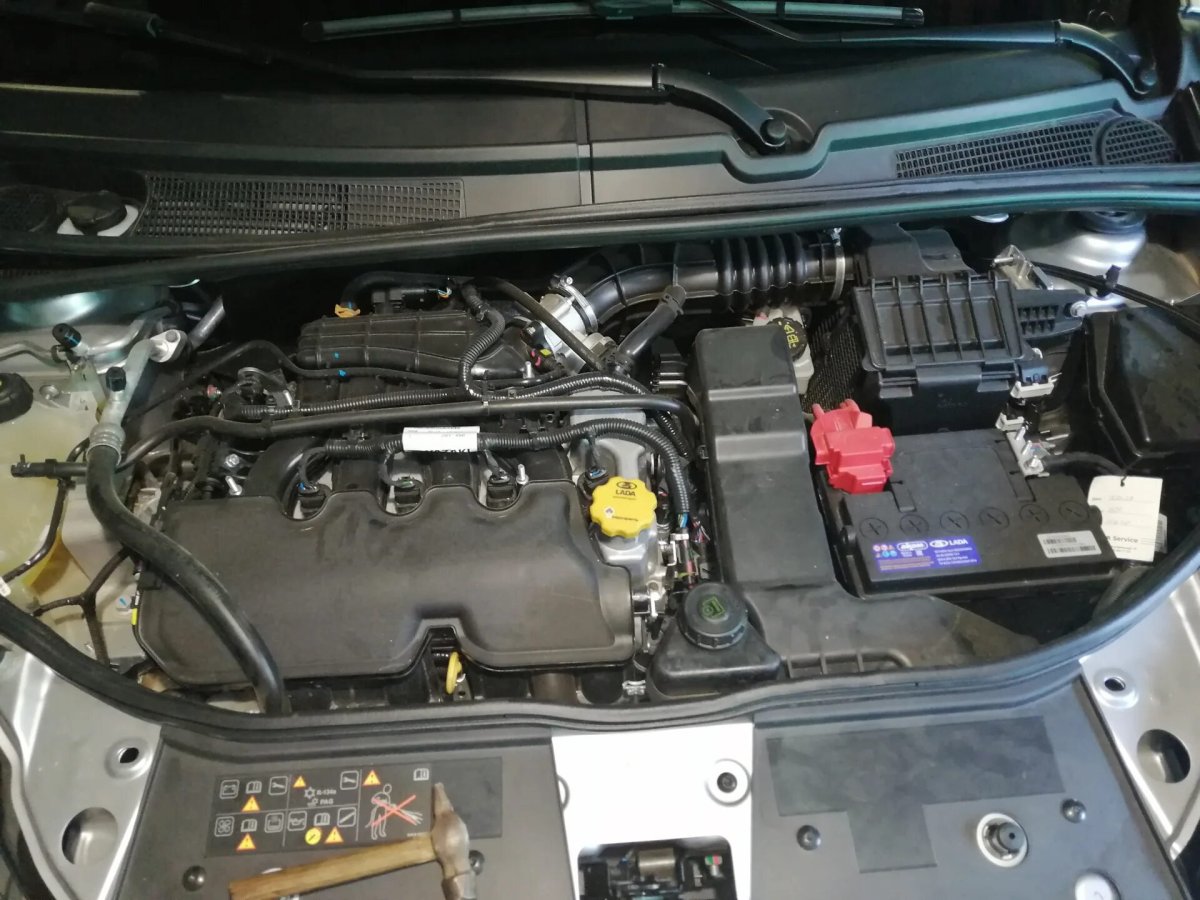 Уплотнитель капота XRAY