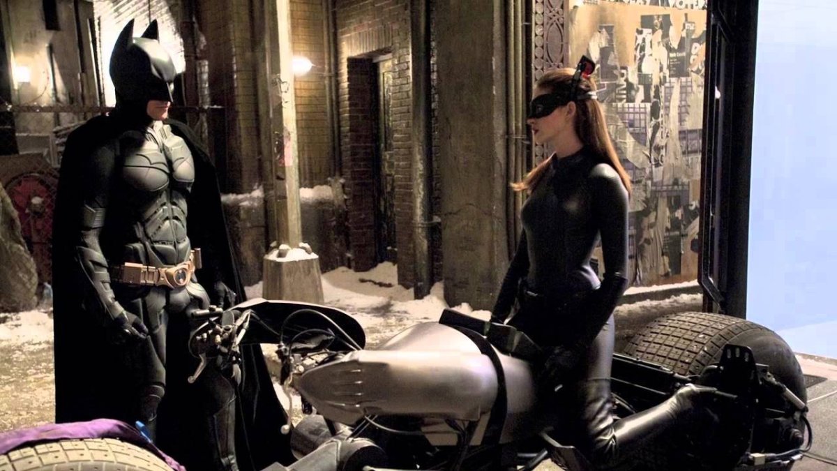 Энн Хэтэуэй женщина кошка и темный рыцарь