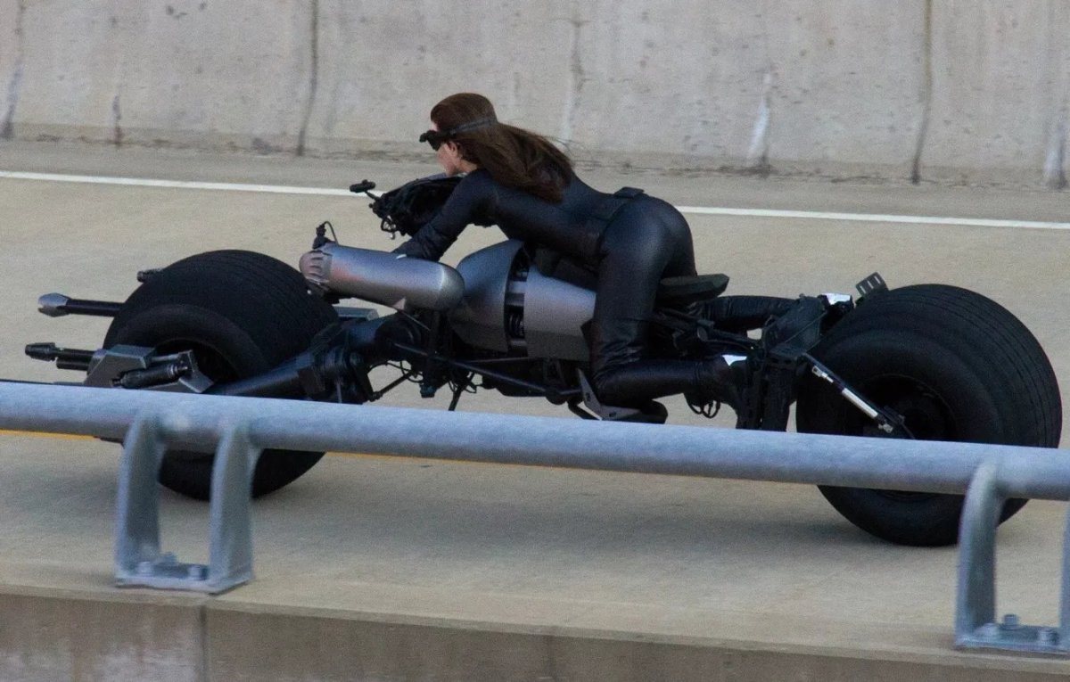 Энн Хэтэуэй темный рыцарь