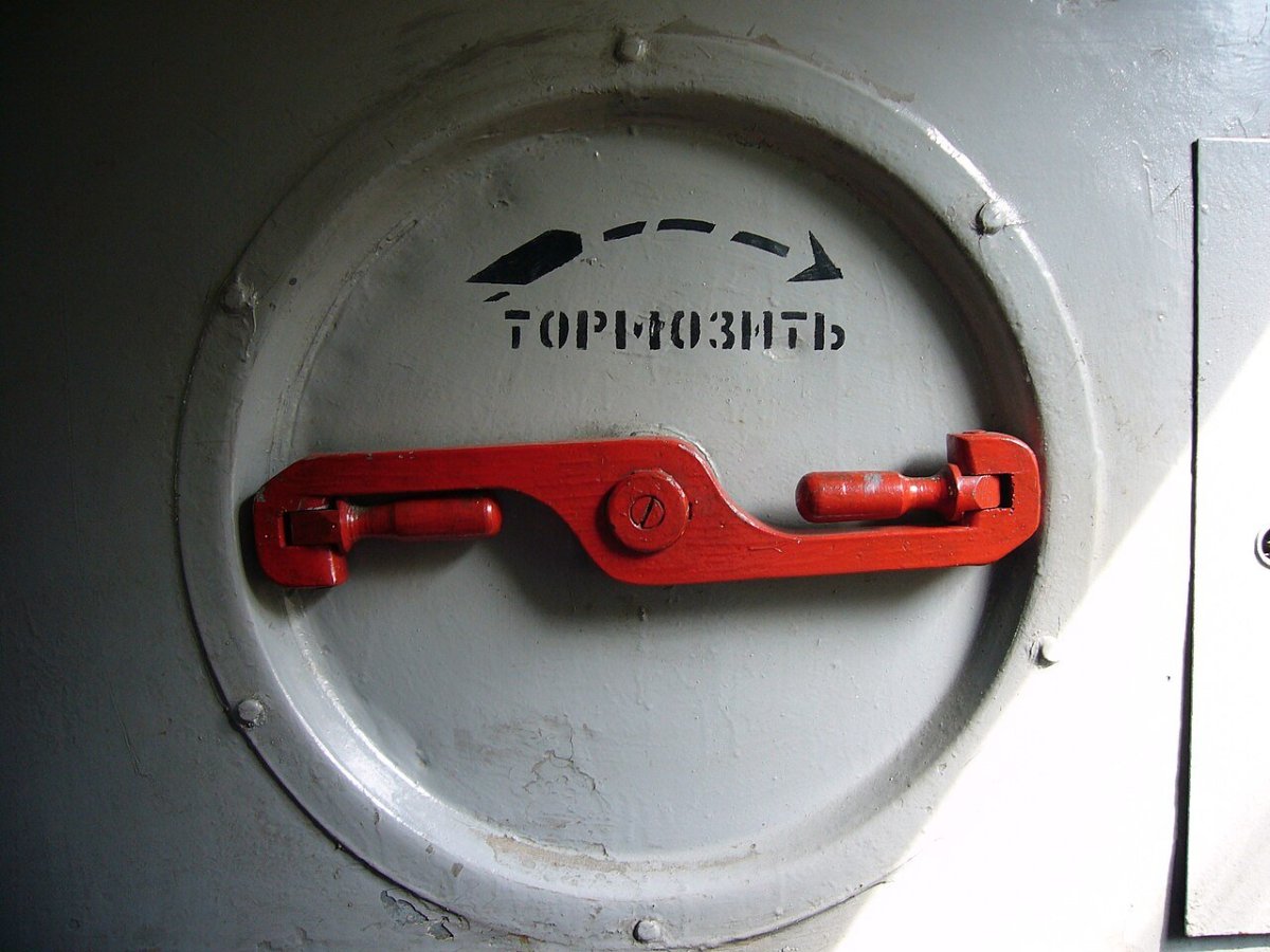 Ручной тормоз электровоза