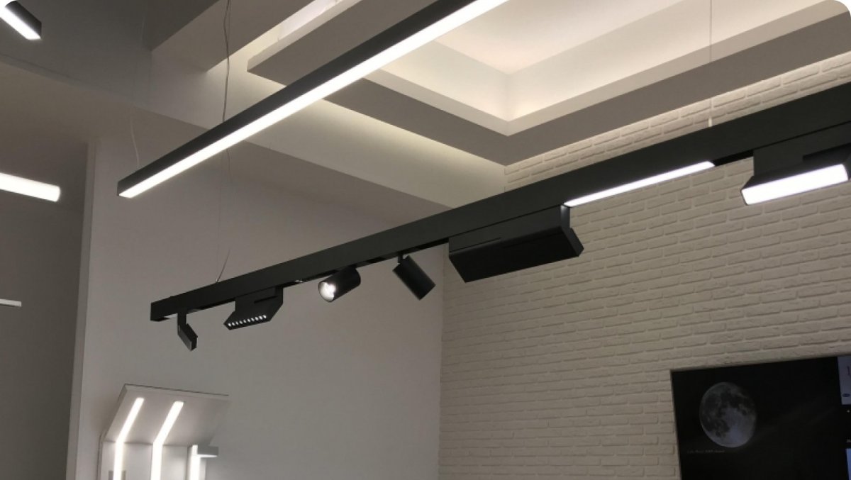 Магнитный трековый шинопровод regigle