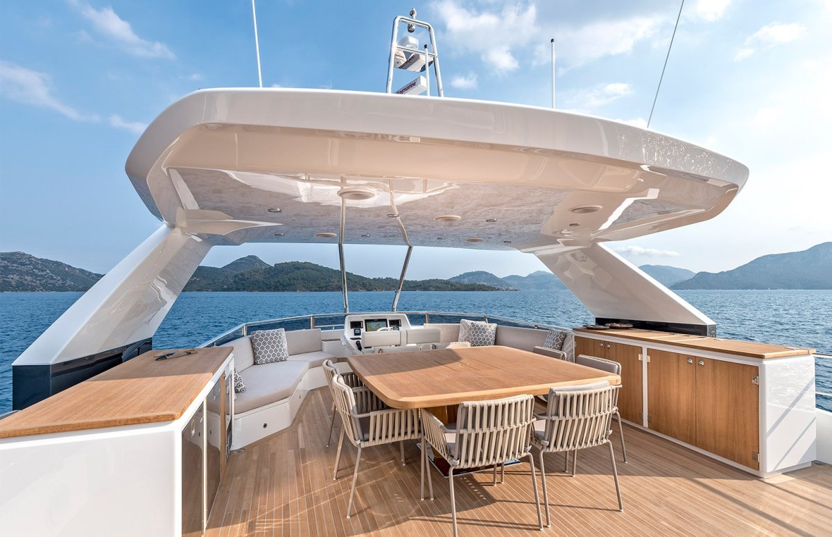 Яхта моторная ньюмарин 26 хр