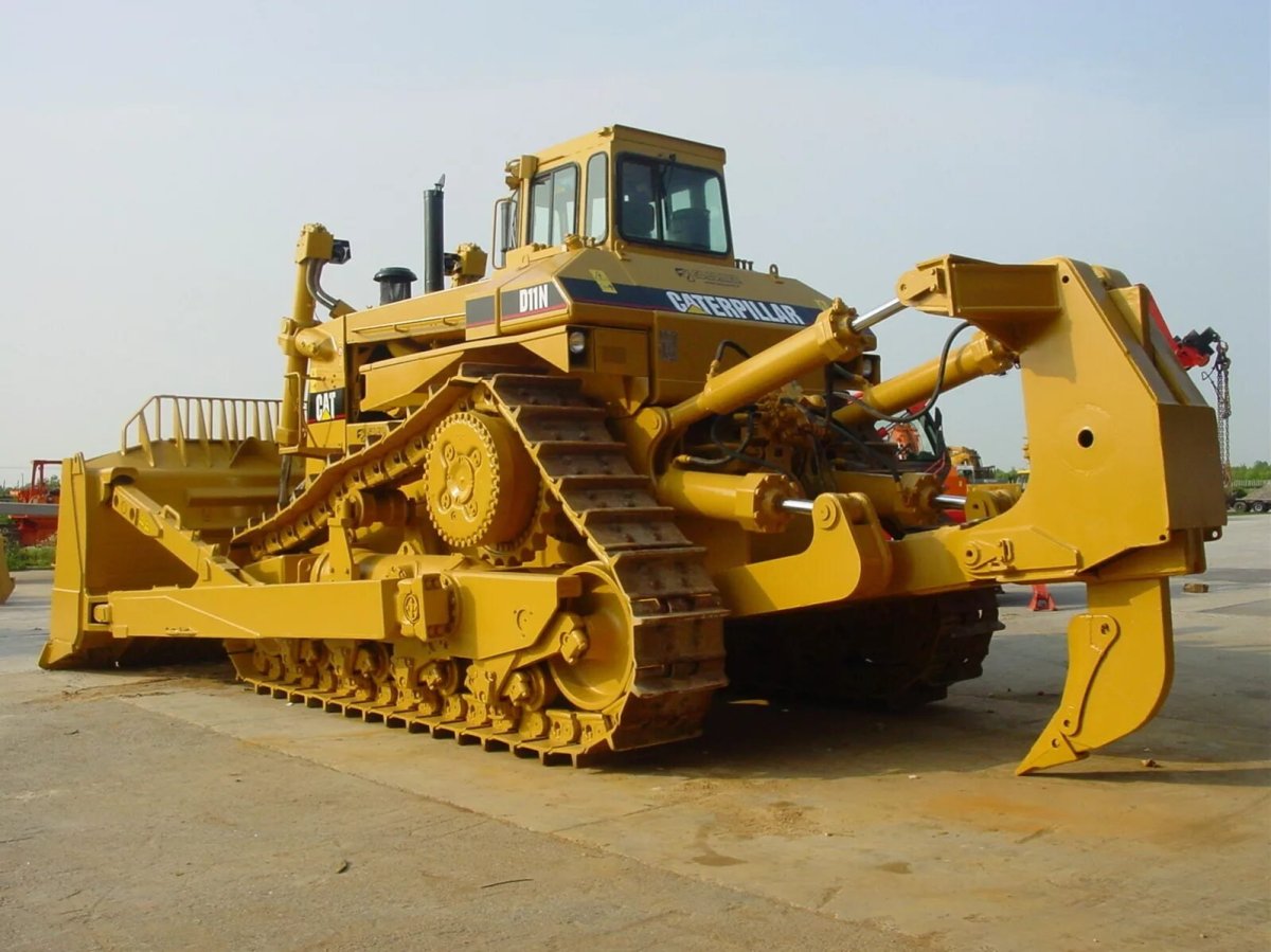 Самый большой бульдозер Катерпиллер
