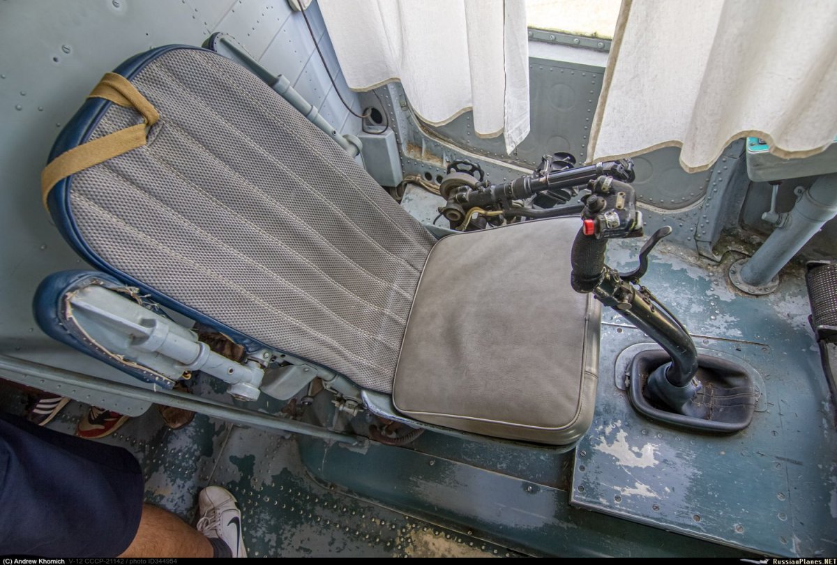 Ми-8 кресла пилотов