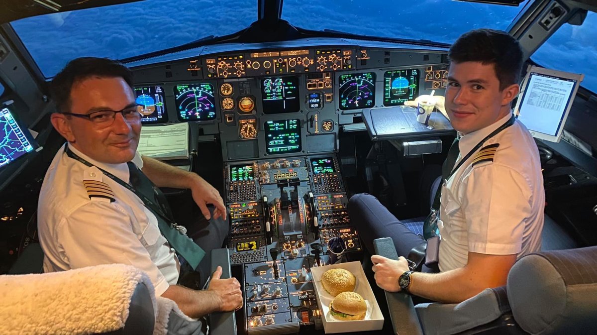 Кабина пилота самолета