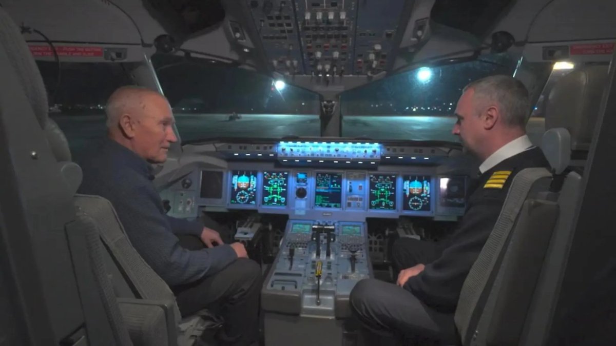 Пилот гражданской авиации