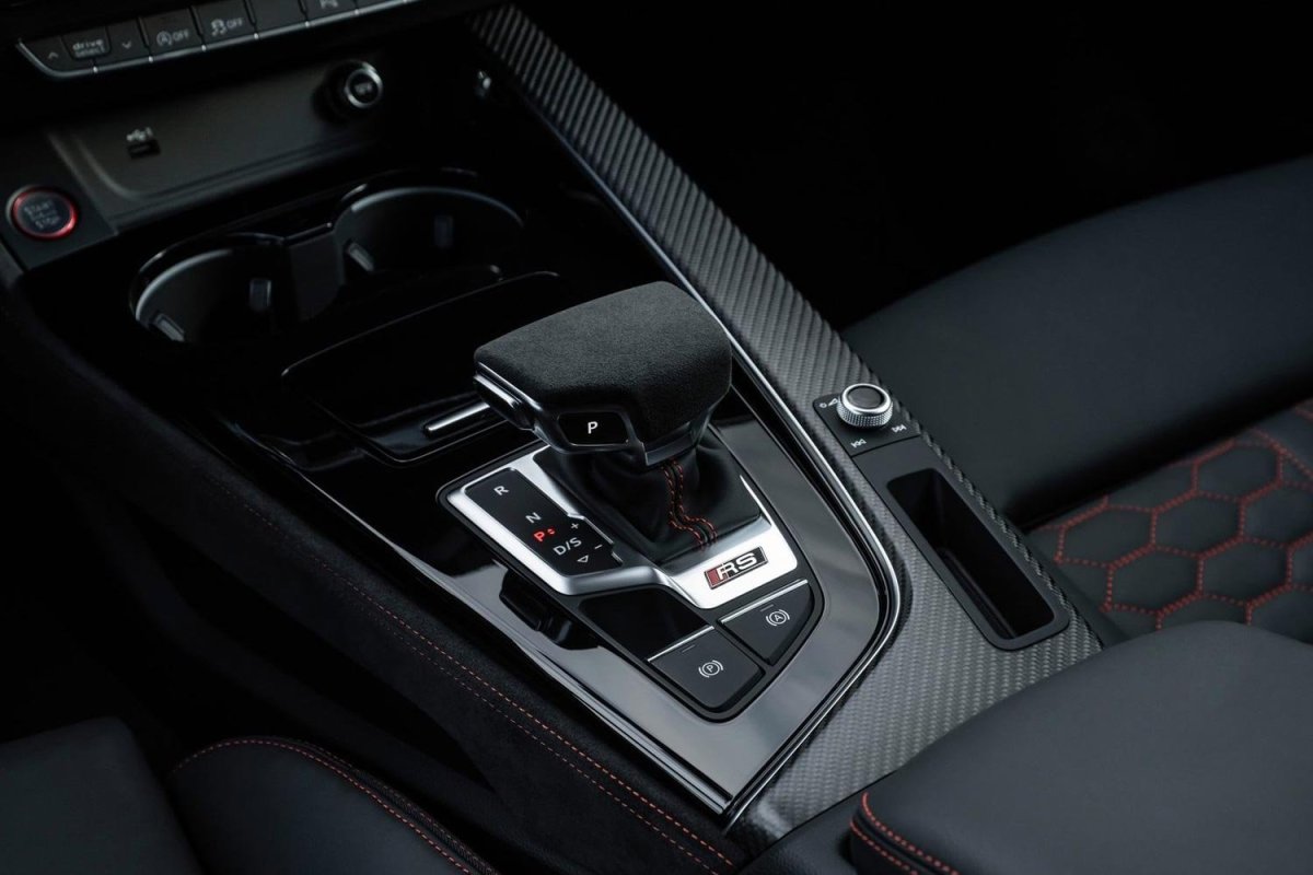 Ауди салон парящая консоль