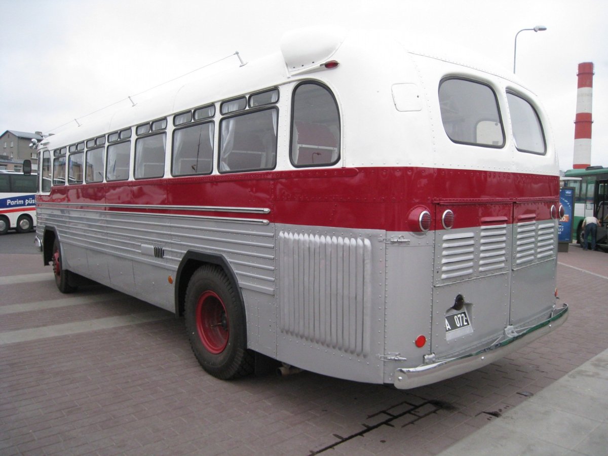 Междугородный автобус ЗИЛ-127